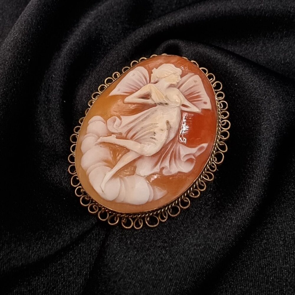 Antique Victorian Cameo Pendant Brooch With Intricate Angel Design